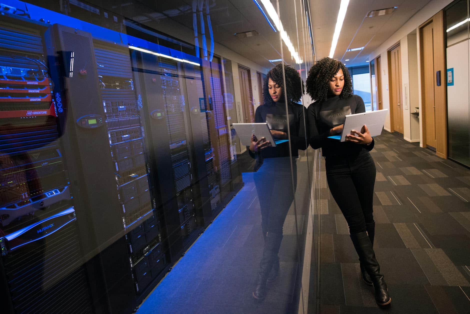 Cloud Contact Center Solutions: Features and Security Guide